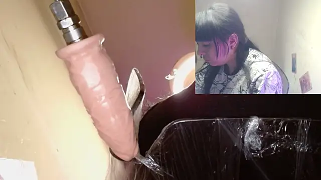 Snapshot of Lunabunnycreamy chatting on 11.11.25 Lunabunnycreamy online show from 11.11.25