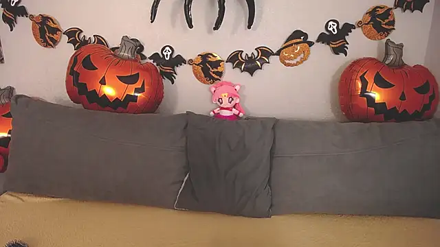 Evarey  online show from 10.28.25