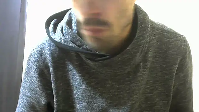 Snapshot of MakabulaAndrey chatting on 10.28.25 MakabulaAndrey online show from 10.28.25