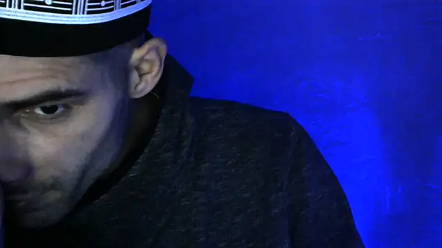 Snapshot of MakabulaAndrey chatting on 11.25.25 MakabulaAndrey online show from 11.25.25