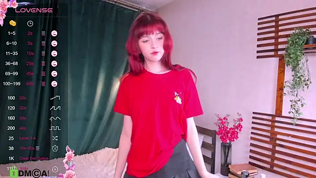 Snapshot of _LucyStars_ chatting on 11.01.25 LucyStars online show from 11.01.25