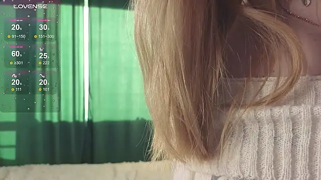 Snapshot of _LucyStars_ chatting on 04.04.26 LucyStars online show from 04.04.26