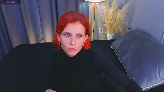 FoxxLina online show from 10.12.25