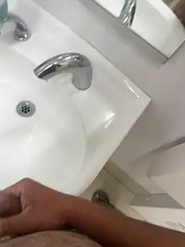 Snapshot of dilscar chatting on 11.21.25 dilscar online show from 11.21.25