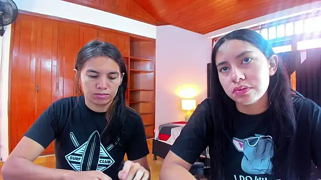 Snapshot of Sofy_and_Mia chatting on 10.10.25 Sofy and Mia online show from 10.10.25