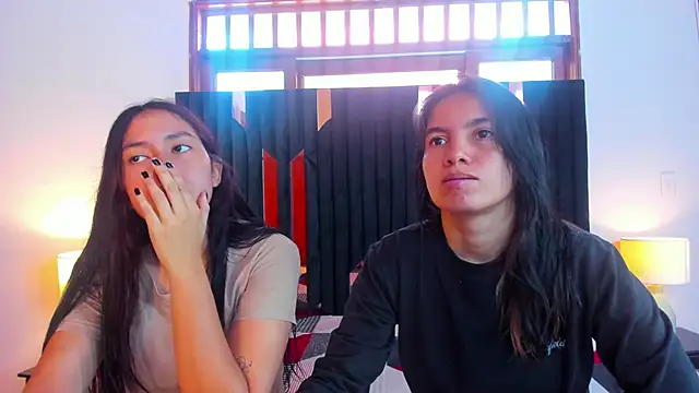 Snapshot of Sofy_and_Mia chatting on 10.11.25 Sofy and Mia online show from 10.11.25