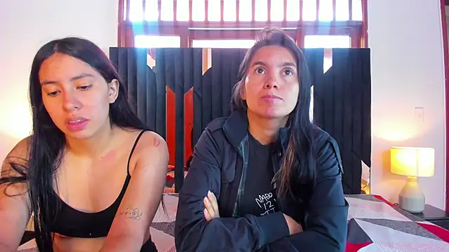 Snapshot of Sofy_and_Mia chatting on 10.13.25 Sofy and Mia online show from 10.13.25