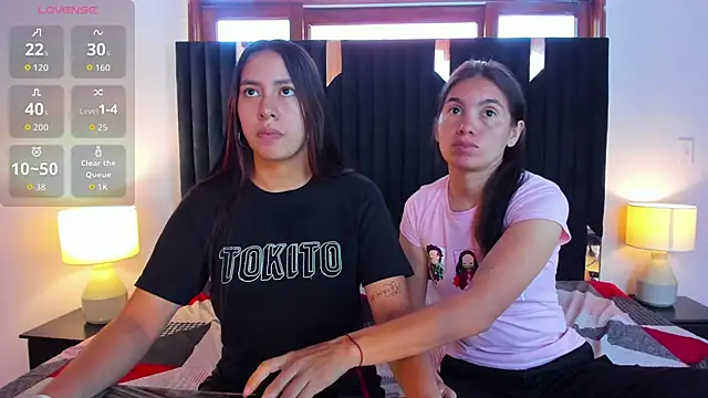 Snapshot of Sofy_and_Mia chatting on 10.27.25 Sofy and Mia online show from 10.27.25