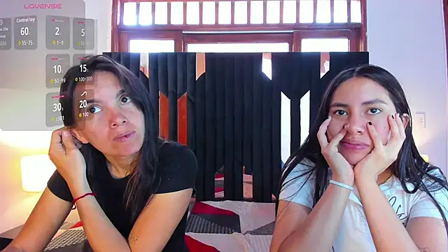 Snapshot of Sofy_and_Mia chatting on 10.28.25 Sofy and Mia online show from 10.28.25