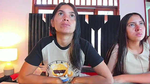 Snapshot of Sofy_and_Mia chatting on 10.29.25 Sofy and Mia online show from 10.29.25