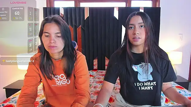 Snapshot of Sofy_and_Mia chatting on 10.30.25 Sofy and Mia online show from 10.30.25