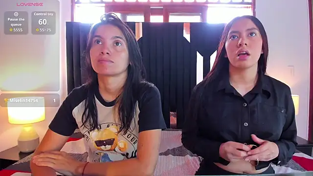 Snapshot of Sofy_and_Mia chatting on 11.08.25 Sofy and Mia online show from 11.08.25