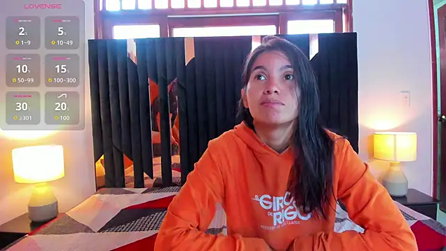 Snapshot of Sofy_and_Mia chatting on 11.13.25 Sofy and Mia online show from 11.13.25