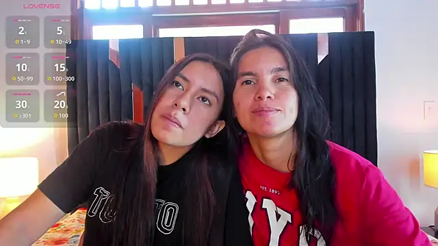 Snapshot of Sofy_and_Mia chatting on 11.19.25 Sofy and Mia online show from 11.19.25