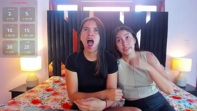 Snapshot of Sofy_and_Mia chatting on 11.27.25 Sofy and Mia online show from 11.27.25