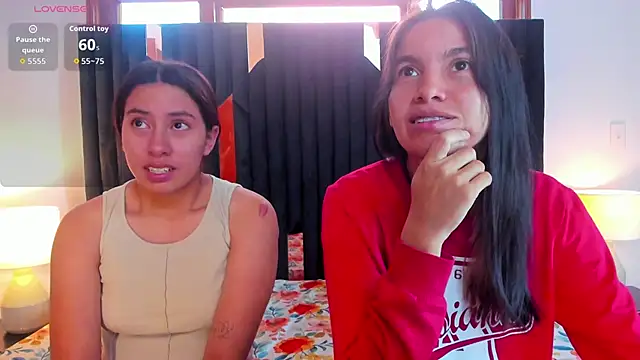 Snapshot of Sofy_and_Mia chatting on 12.01.25 Sofy and Mia online show from 12.01.25