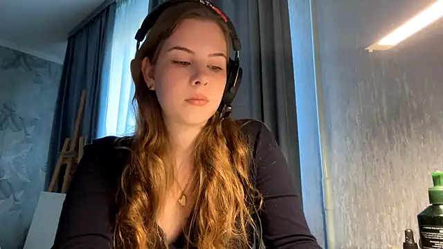 Leyla Luna online show from 10.18.25