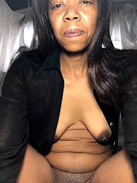 Snapshot of Venusasss chatting on 11.26.25 Venusasss online show from 11.26.25