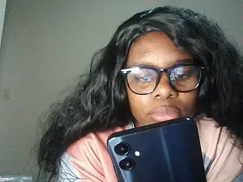 Hot Yolanda online show from 10.06.25