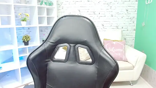 hannahjackson  online show from 12.02.25