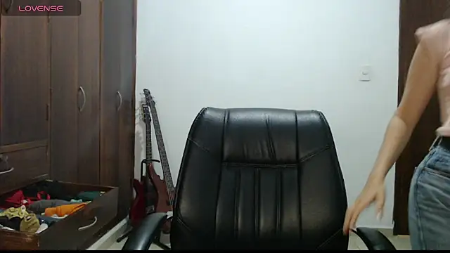 CarlaLorez online show from 03.17.26