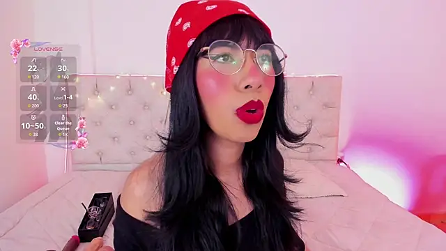 Snapshot of Nina_fox_0691 chatting on 12.17.25 Nina fox 0691 online show from 12.17.25