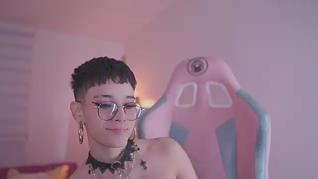 Giia Moretti  online show from 11.21.25