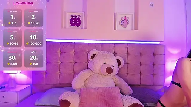 Naya Velvet online show from 11.13.25