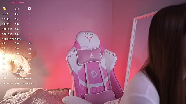 LureOfEva online show from 04.13.26