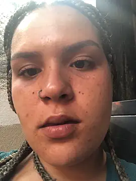 Snapshot of AliceXmoore chatting on 10.07.25 AliceXmoore online show from 10.07.25