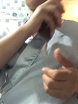 Snapshot of AliceXmoore chatting on 10.18.25 AliceXmoore online show from 10.18.25