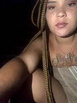 Snapshot of AliceXmoore chatting on 10.25.25 AliceXmoore online show from 10.25.25