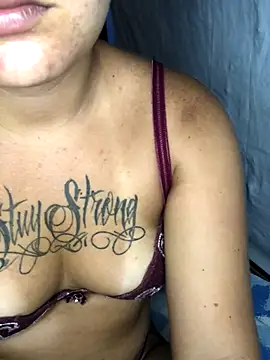 Snapshot of AliceXmoore chatting on 12.05.25 AliceXmoore online show from 12.05.25