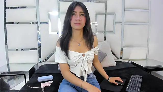 Mia clark18 online show from 10.15.25