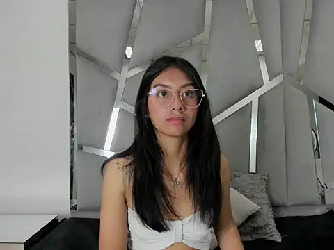 Mia clark18 online show from 10.21.25