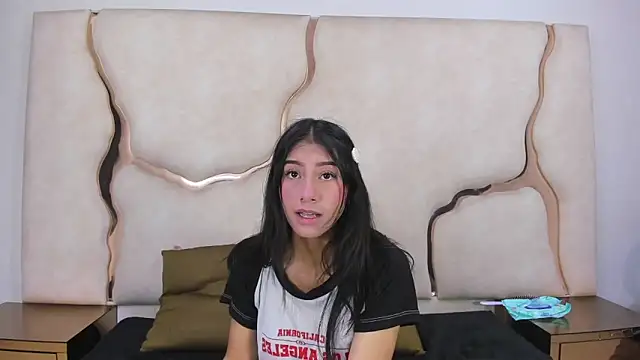 Mia clark18 online show from 12.05.25