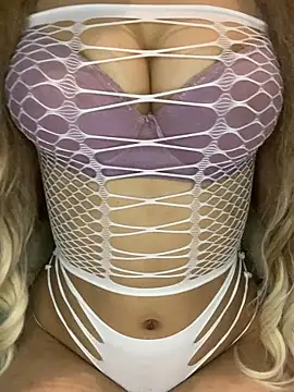 Snapshot of Sexy-Meryam chatting on 12.17.25 Sexy-Meryam online show from 12.17.25