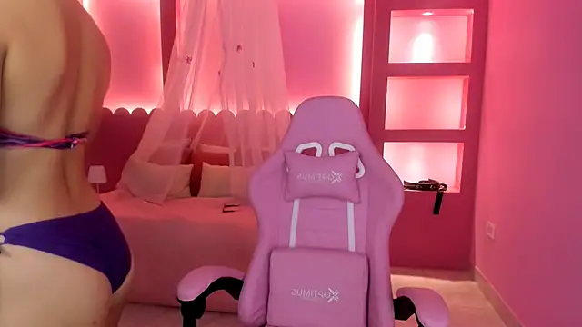 Snapshot of HolyLux chatting on 11.13.25 HolyLux online show from 11.13.25