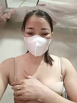 Snapshot of ladzy_sexy chatting on 10.24.25 ladzy sexy online show from 10.24.25