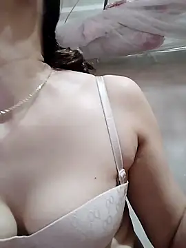 Snapshot of ladzy_sexy chatting on 10.31.25 ladzy sexy online show from 10.31.25