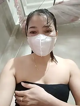 Snapshot of ladzy_sexy chatting on 11.08.25 ladzy sexy online show from 11.08.25