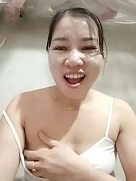 Snapshot of ladzy_sexy chatting on 11.18.25 ladzy sexy online show from 11.18.25