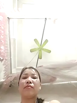 Snapshot of ladzy_sexy chatting on 11.20.25 ladzy sexy online show from 11.20.25