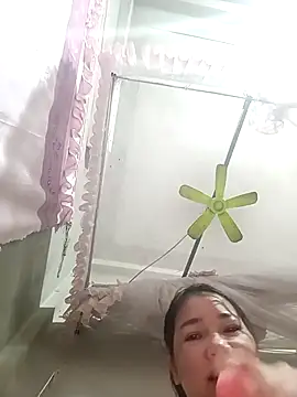 Snapshot of ladzy_sexy chatting on 01.17.26 ladzy sexy online show from 01.17.26