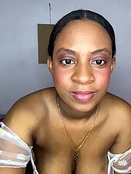 Snapshot of NahomyHart chatting on 10.14.25 NahomyHart online show from 10.14.25