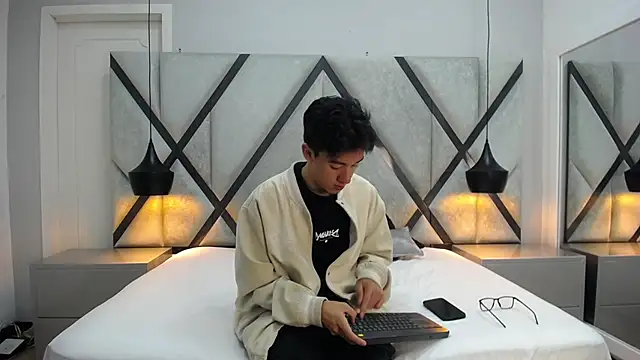 Austin Reeds online show from 10.17.25