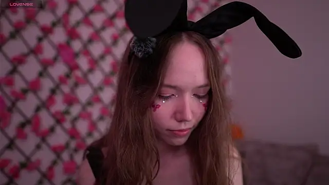 Snapshot of Petite_Polly chatting on 10.22.25 Petite Polly online show from 10.22.25