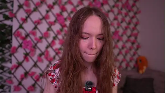 Snapshot of Petite_Polly chatting on 10.22.25 Petite Polly online show from 10.22.25