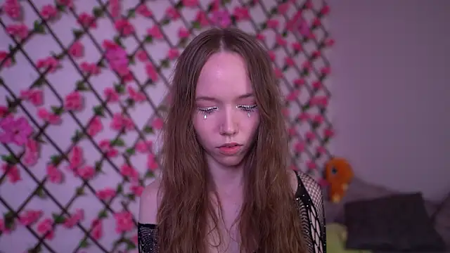 Snapshot of Petite_Polly chatting on 10.23.25 Petite Polly online show from 10.23.25