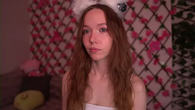 Snapshot of Petite_Polly chatting on 10.25.25 Petite Polly online show from 10.25.25